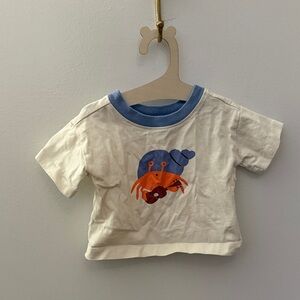 5/$25 Hanna Andersson White and Blue Tee with Orange Crab